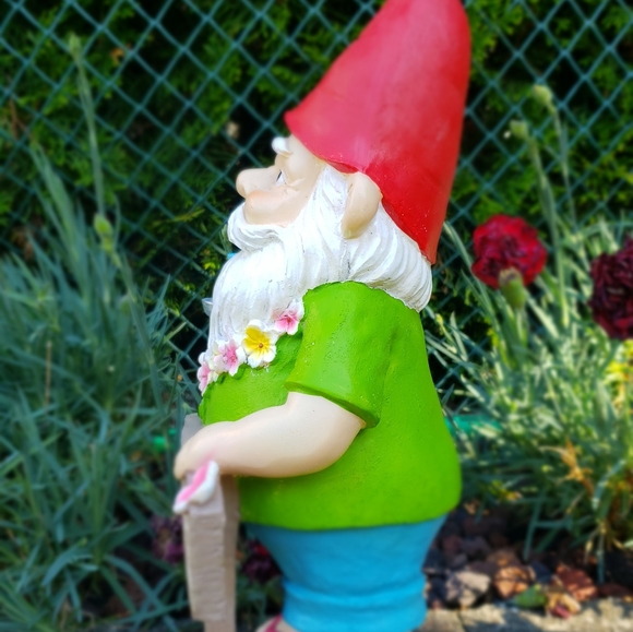 Hawaiian Garden Gnome - Picture 4 of 4
